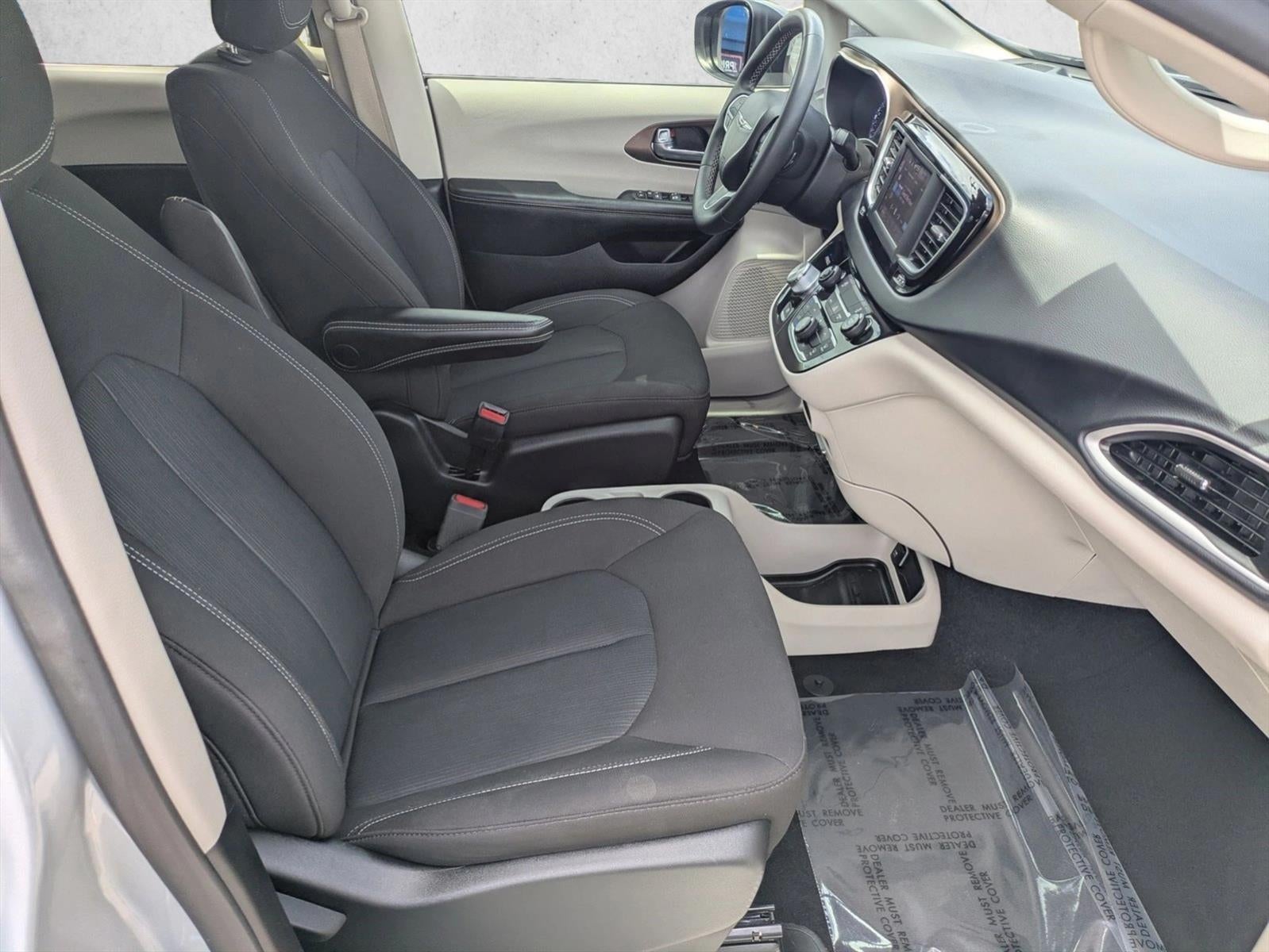 2022 Chrysler Voyager LX FWD