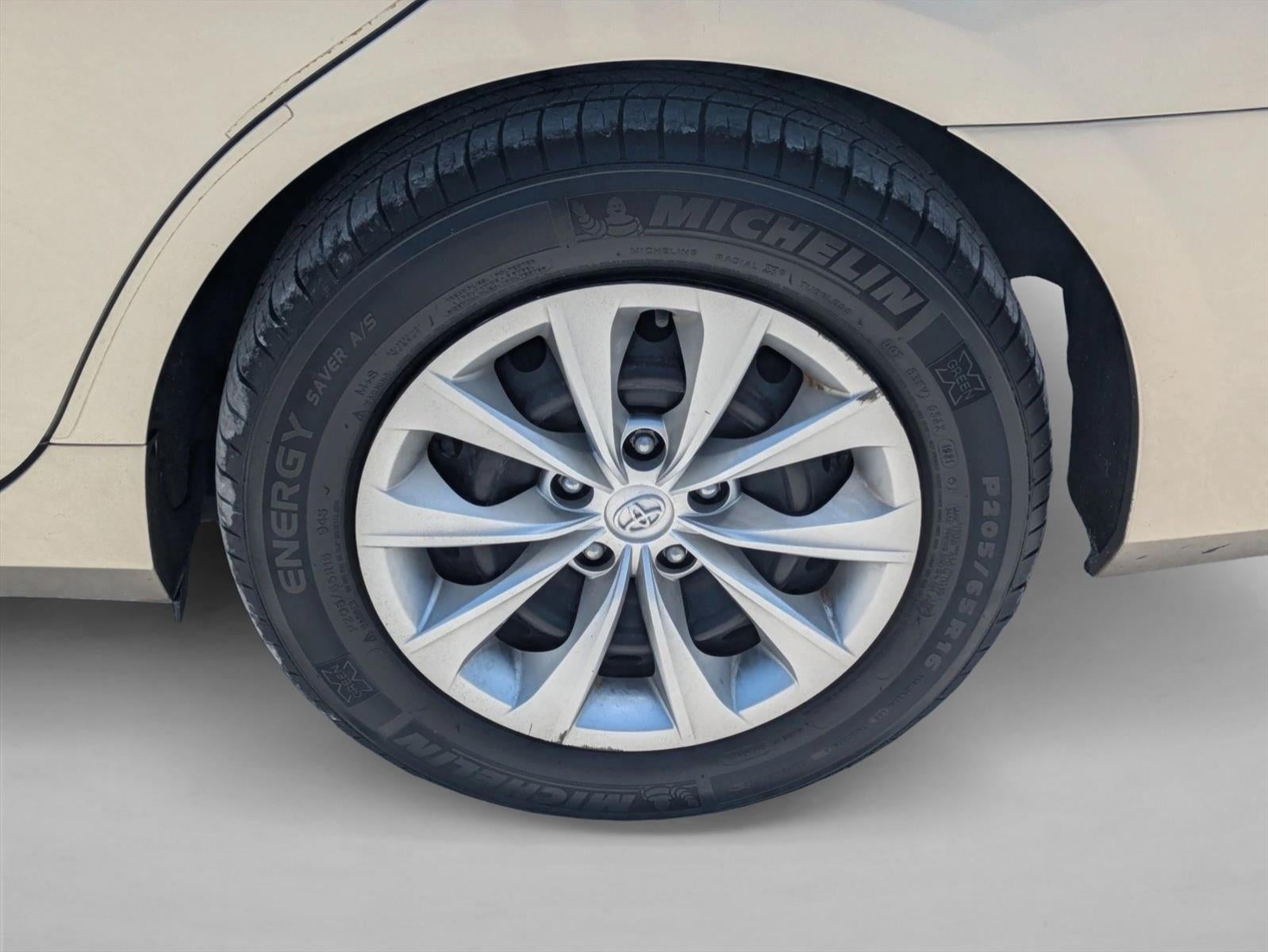 2017 Toyota Camry LE Auto (SE)