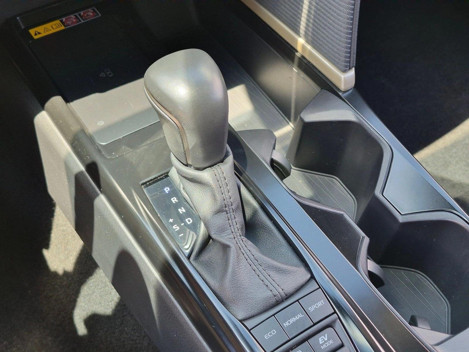 2025 Toyota Camry SE (SE)