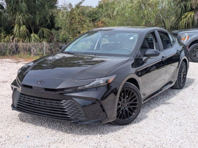 2025 Toyota Camry LE (SE)