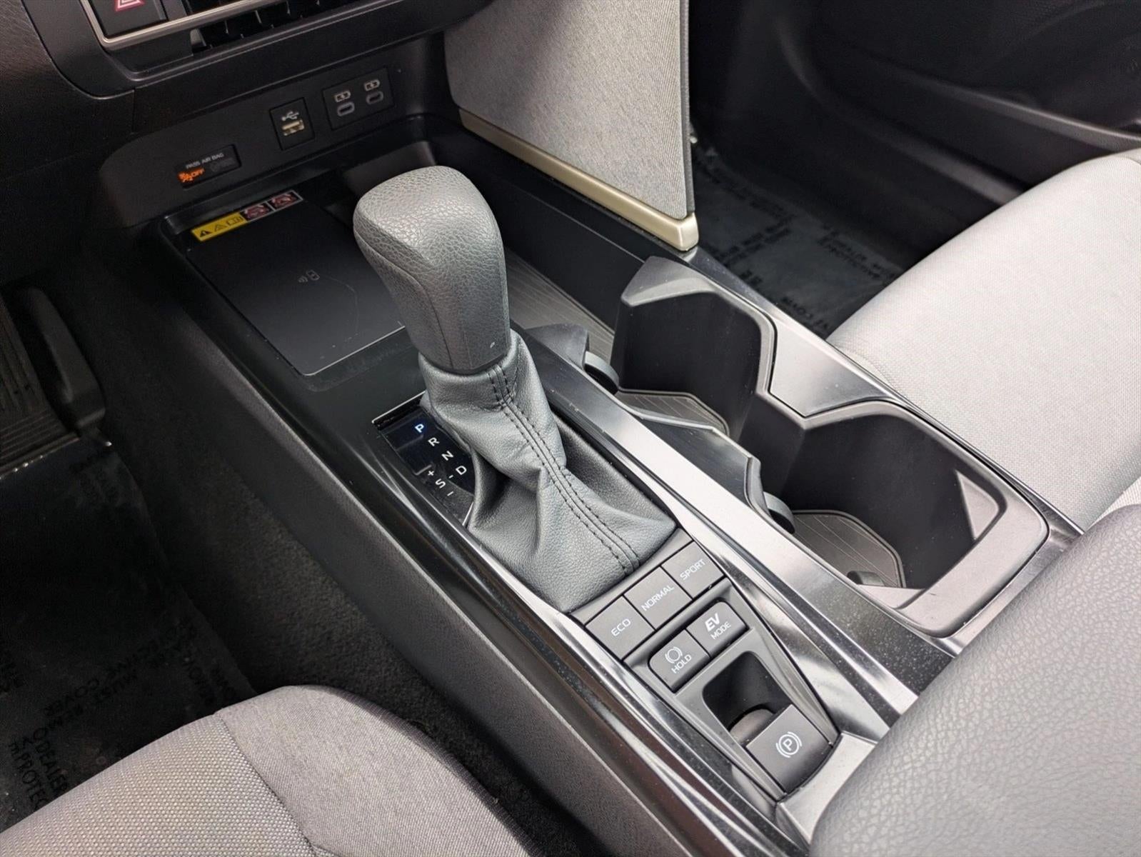 2025 Toyota Camry LE AWD (Natl)