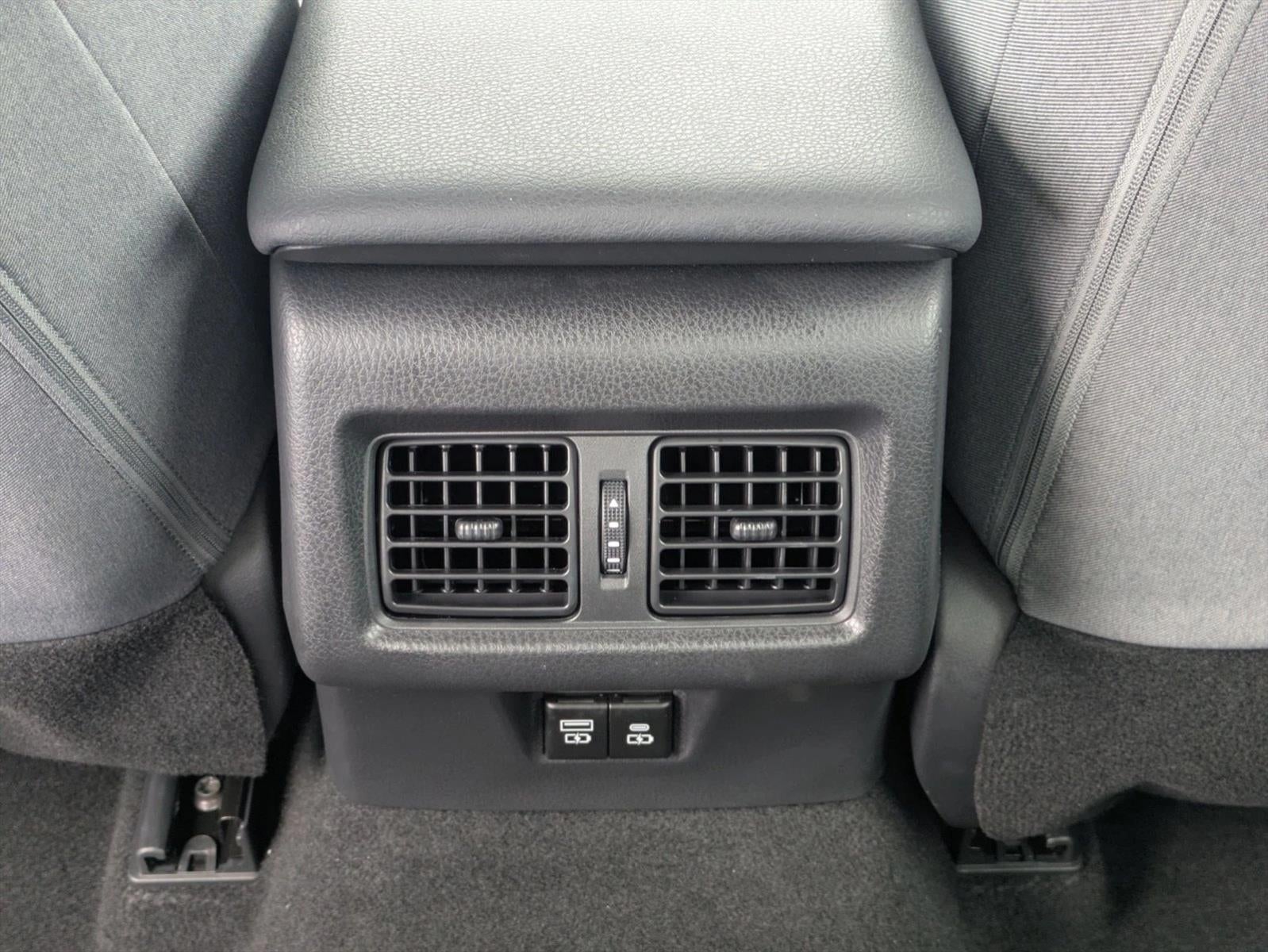 2025 Toyota Camry LE AWD (Natl)