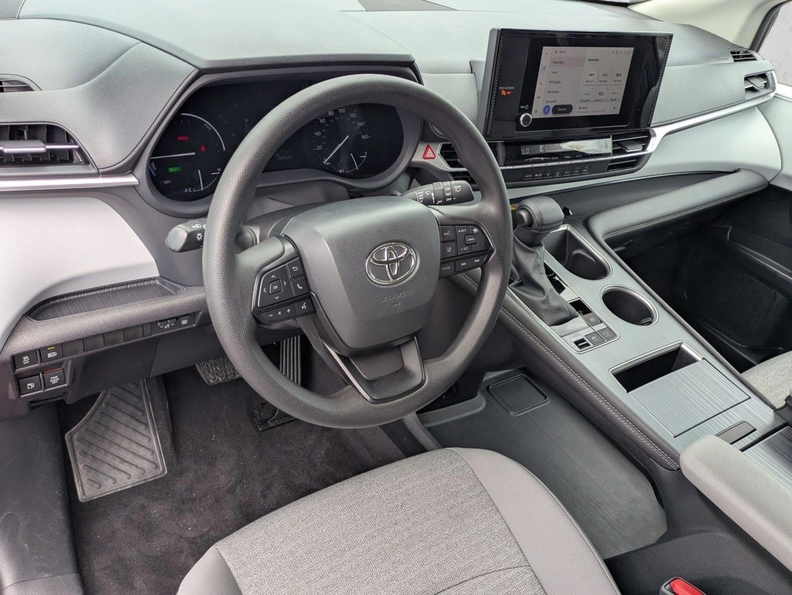 2025 Toyota Sienna LE AWD 8-Passenger (Natl)
