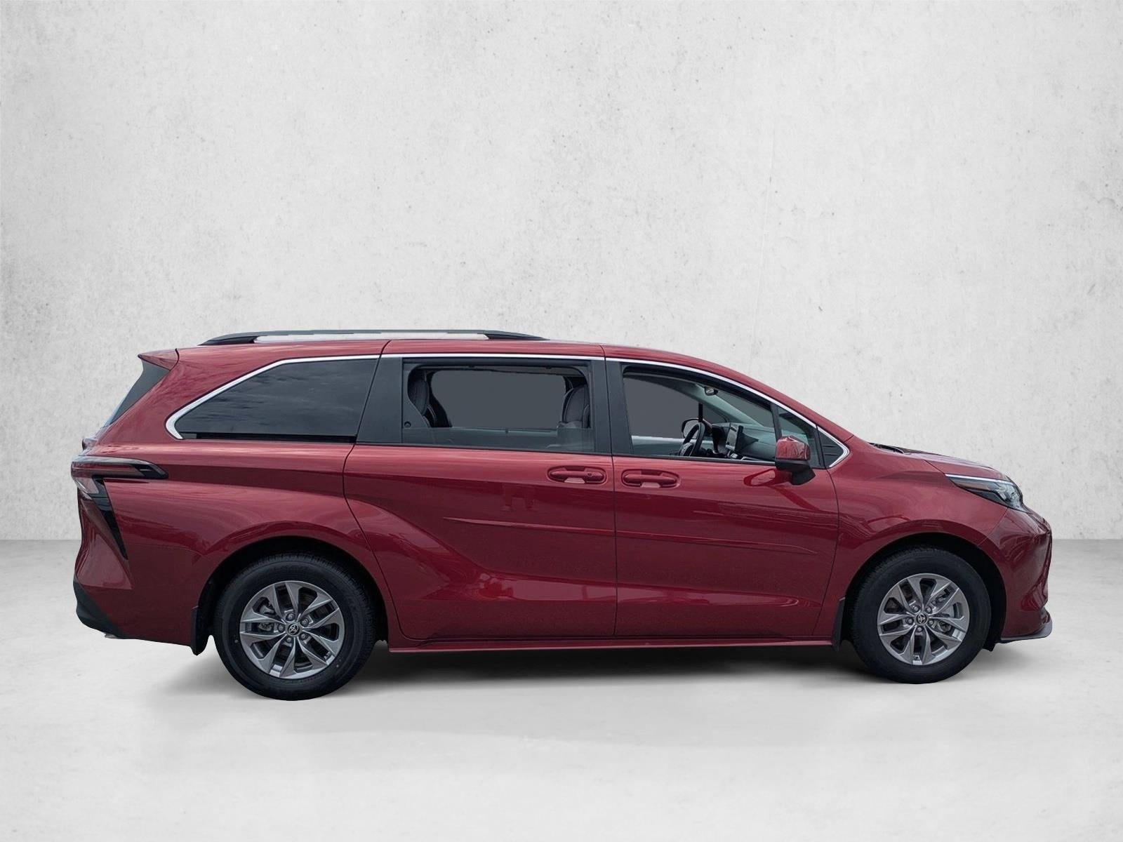 2025 Toyota Sienna LE AWD 8-Passenger (Natl)