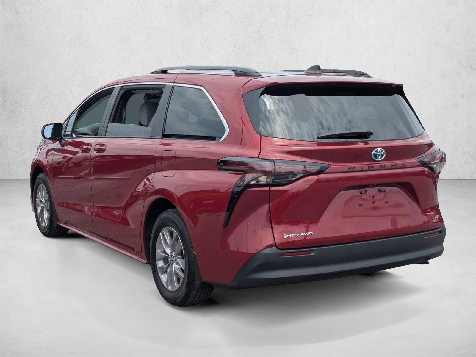 2025 Toyota Sienna LE AWD 8-Passenger (Natl)