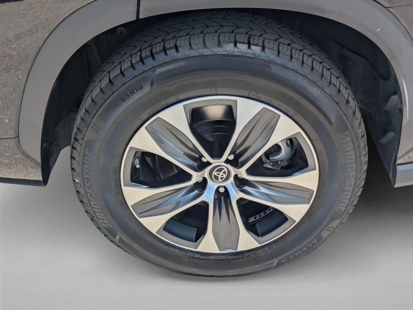 2021 Toyota Highlander XLE FWD (Natl)
