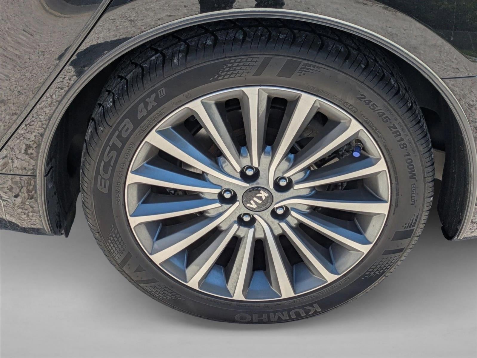 2017 Kia Cadenza Premium Sedan