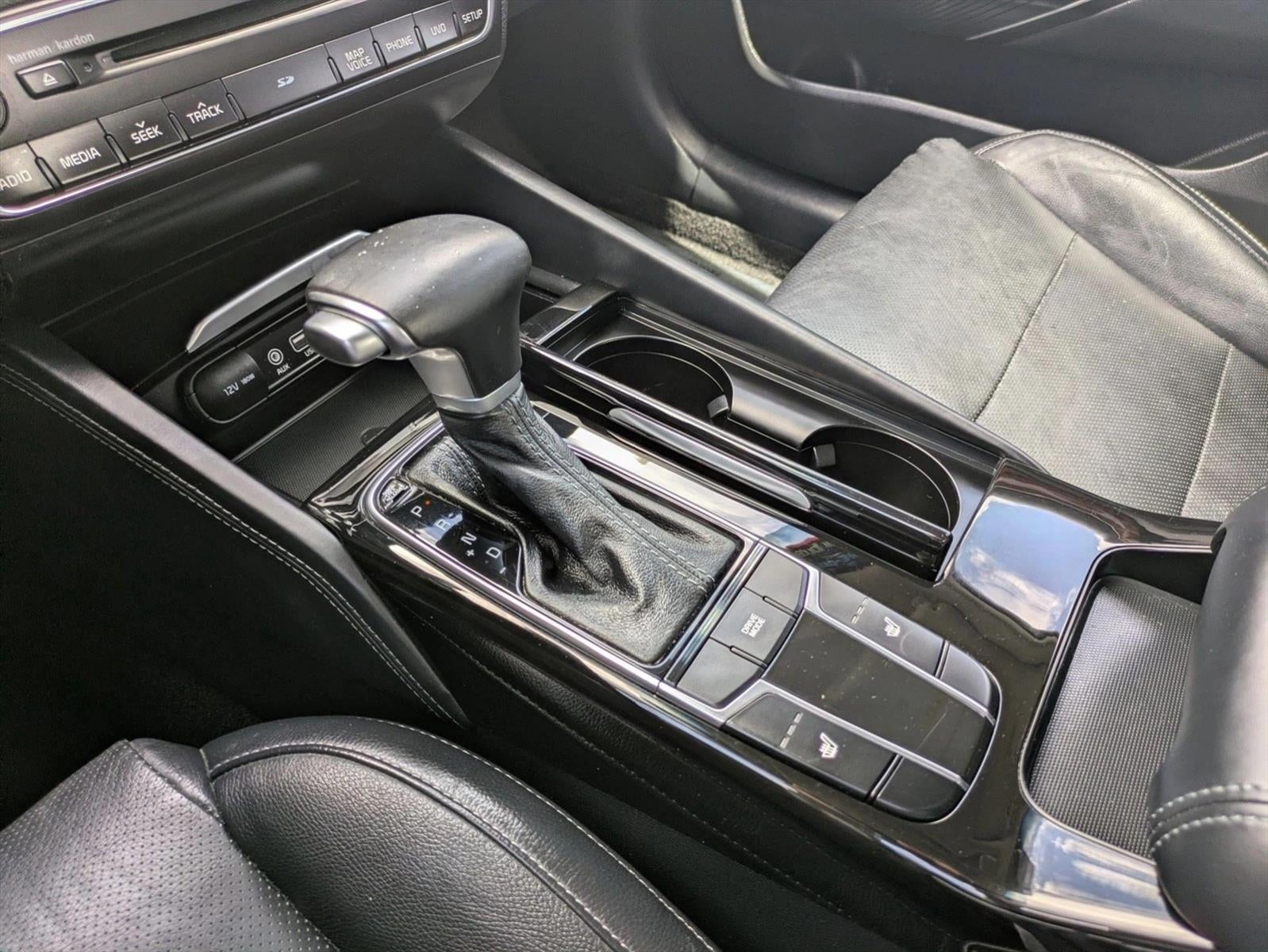 2017 Kia Cadenza Premium Sedan