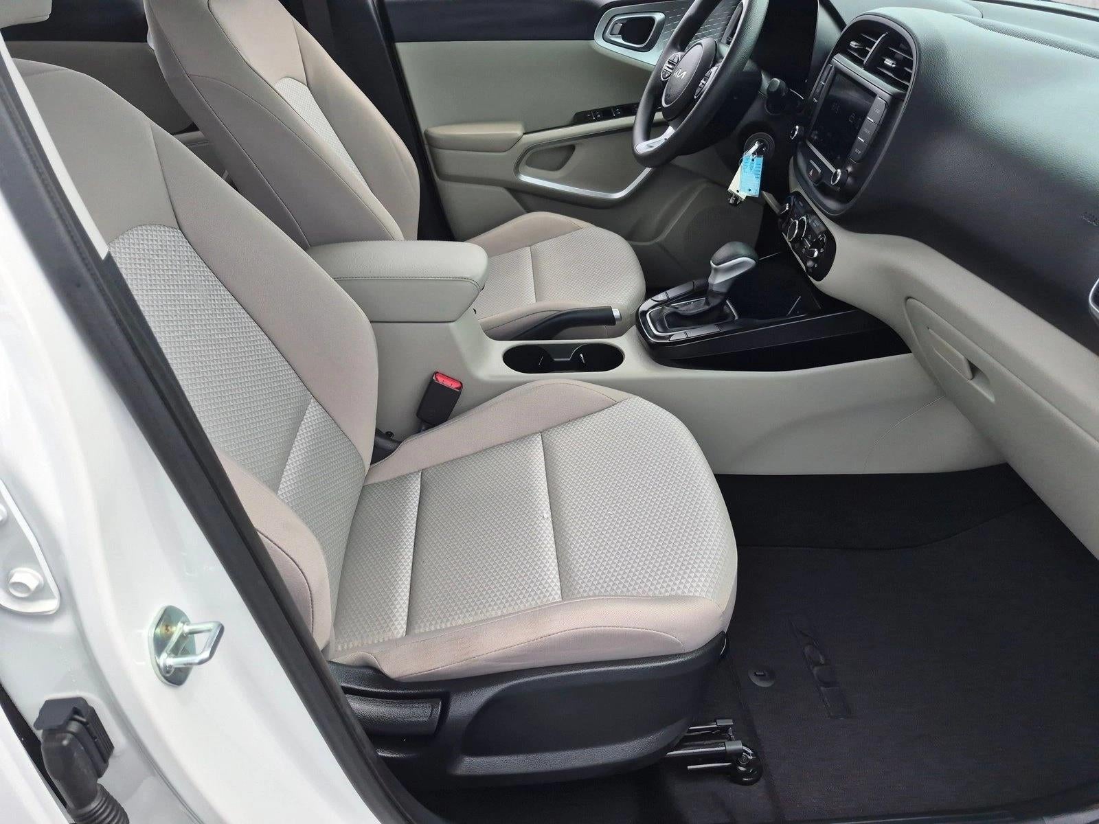 2023 Kia Soul LX IVT