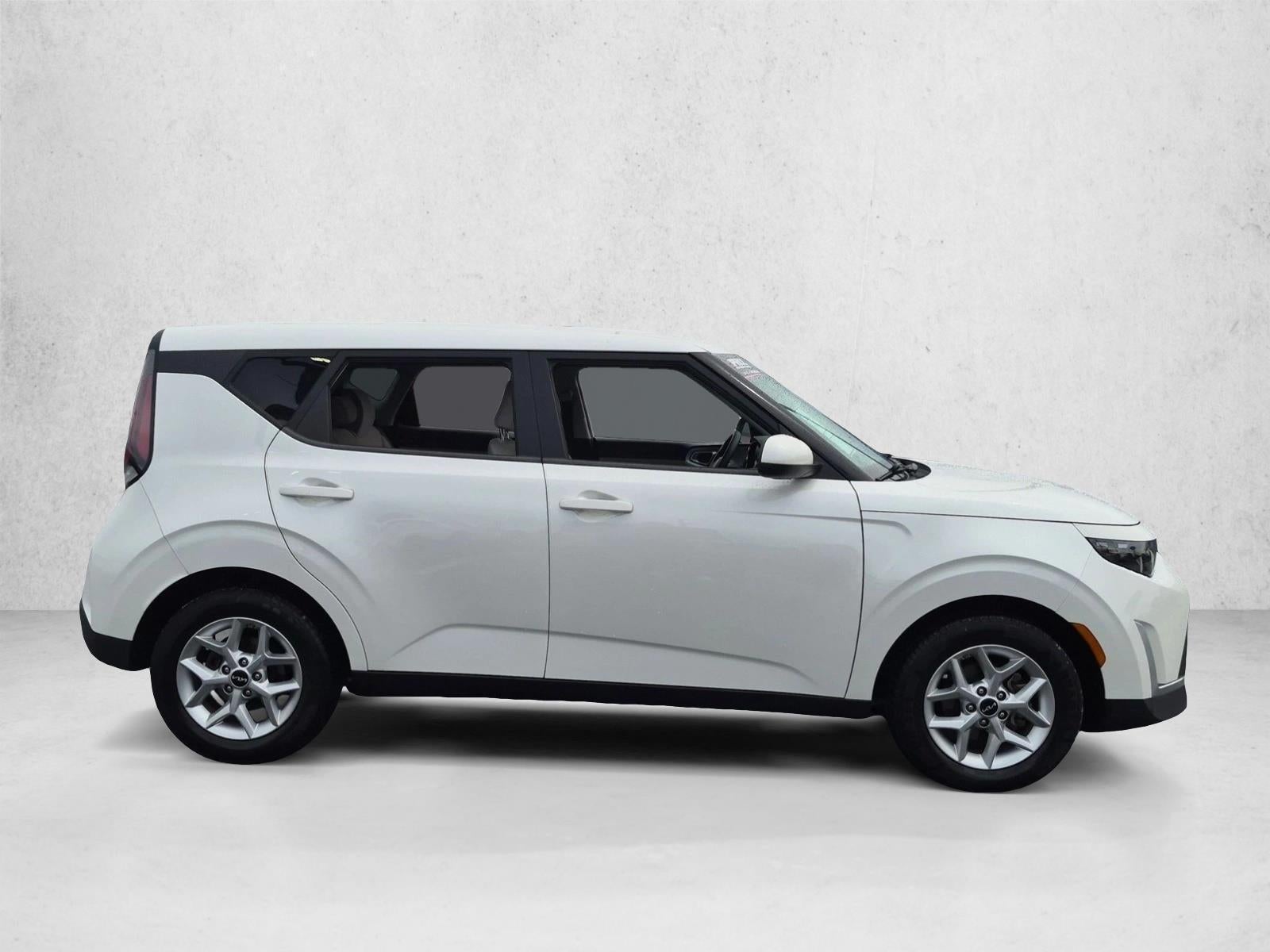 2023 Kia Soul LX IVT