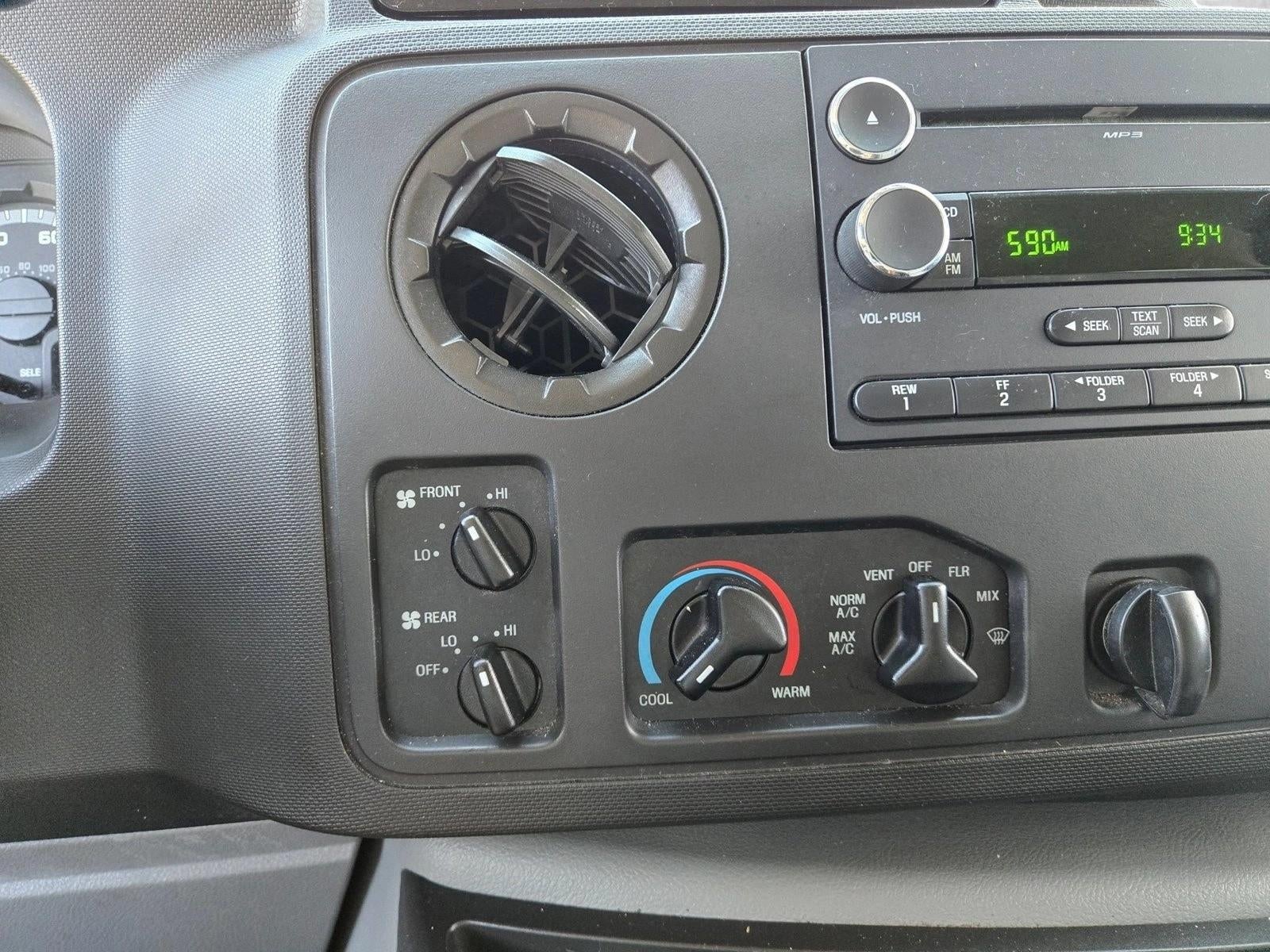 2013 Ford Econoline Wagon E-350 Super Duty XLT
