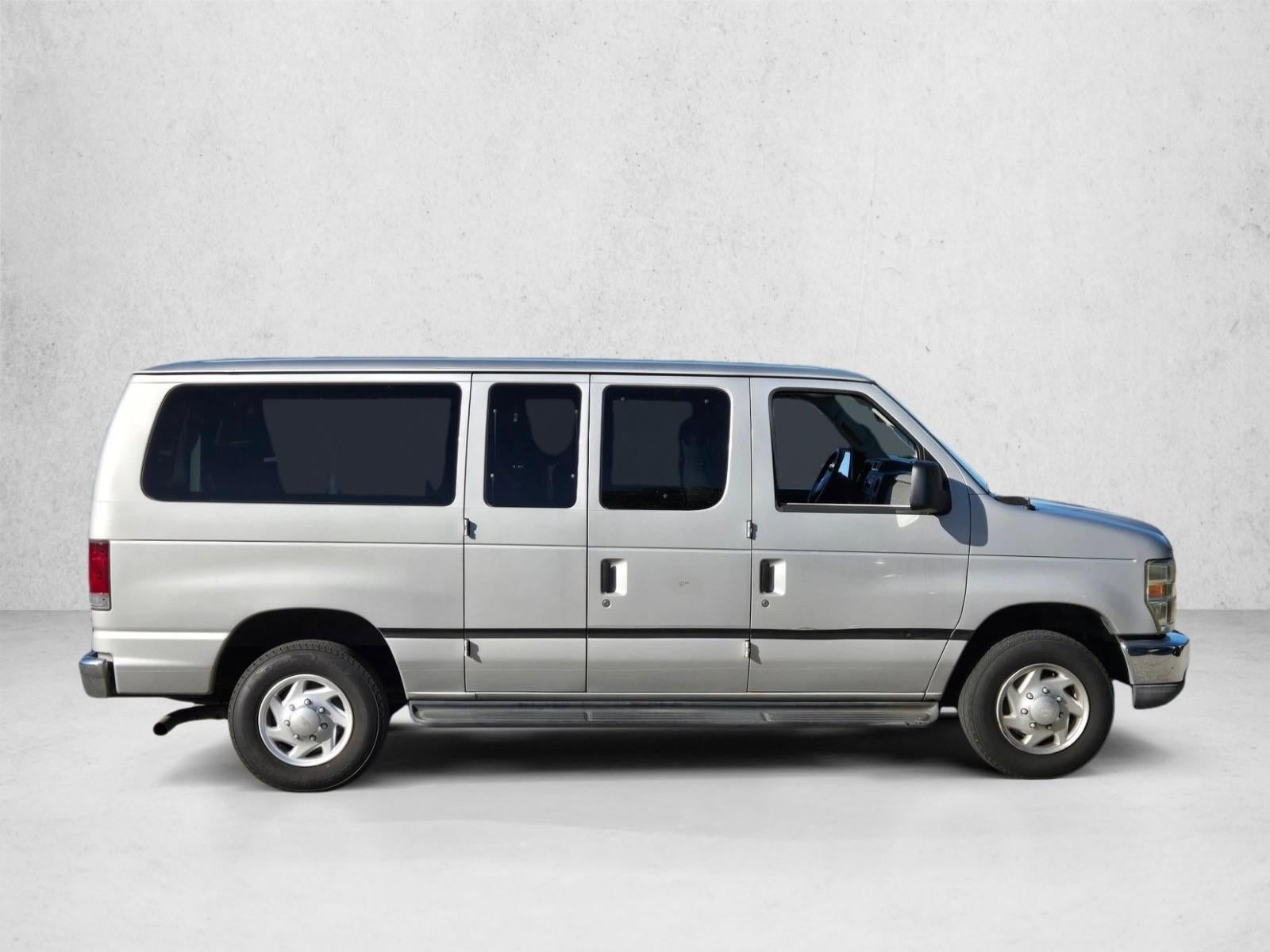 2013 Ford Econoline Wagon E-350 Super Duty XLT