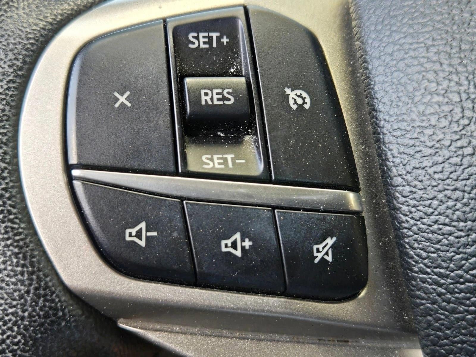 2023 Ford Explorer XLT RWD