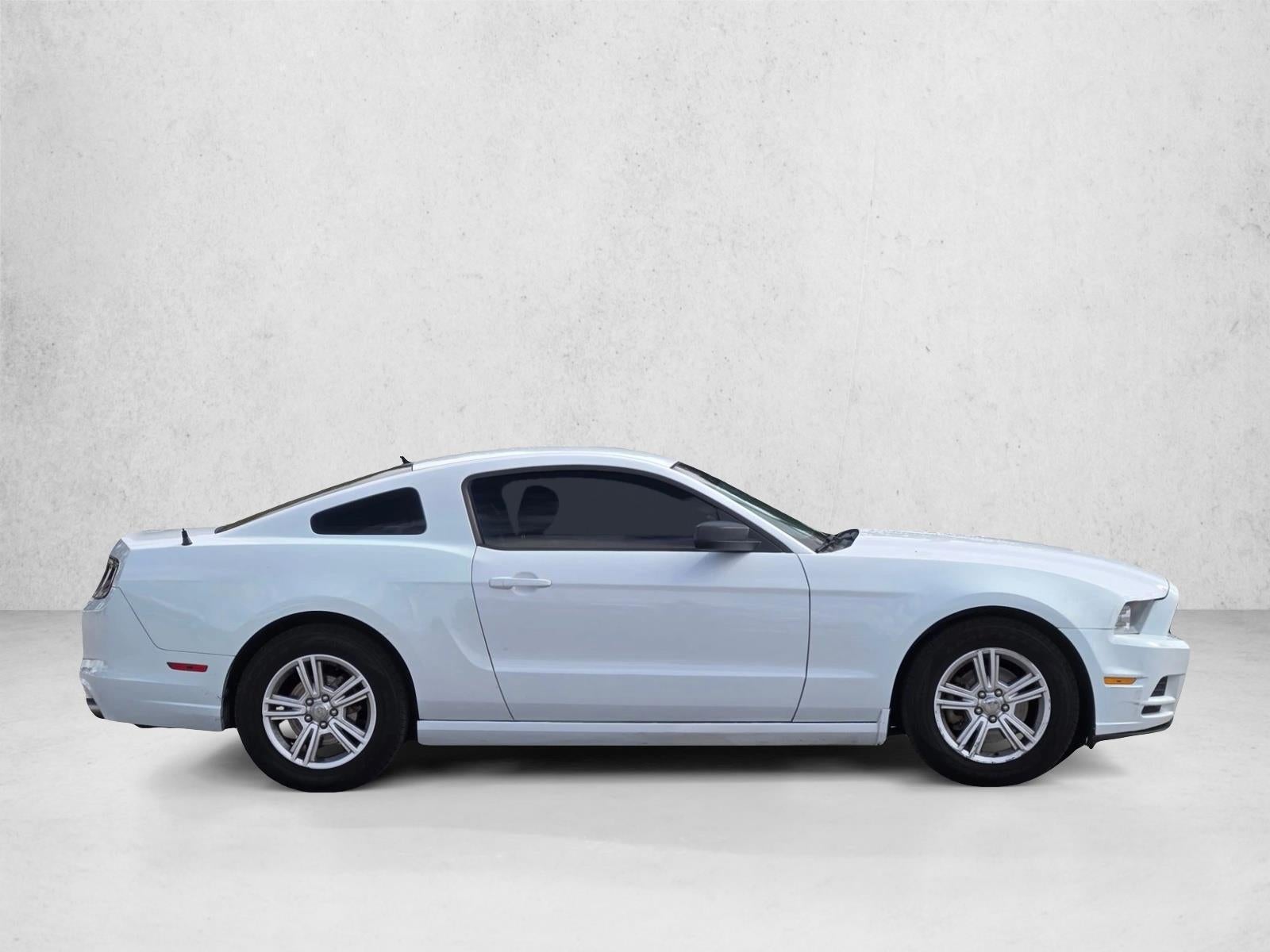 2014 Ford Mustang 2dr Cpe V6