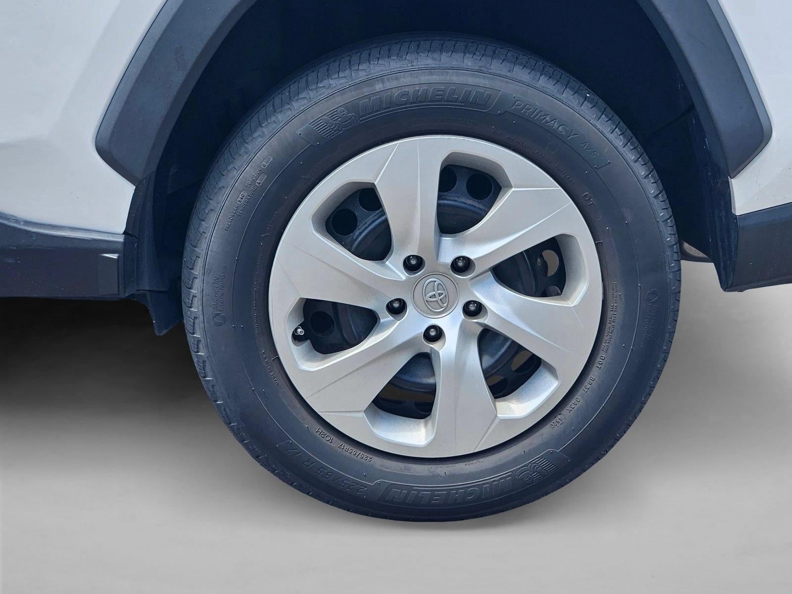 2021 Toyota RAV4 LE FWD (GS)