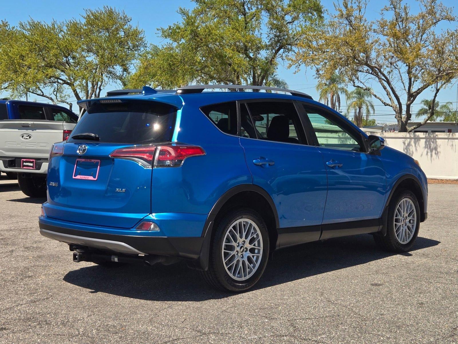 2017 Toyota RAV4 XLE FWD (GS)