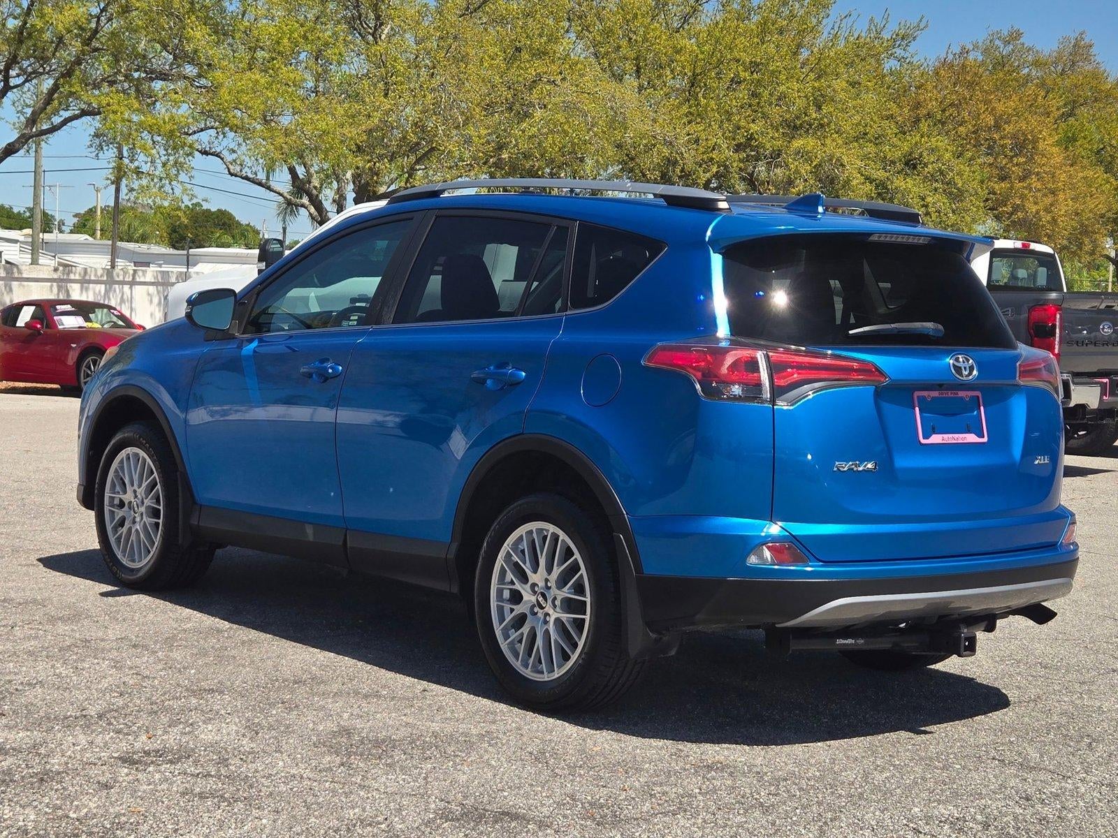2017 Toyota RAV4 XLE FWD (GS)