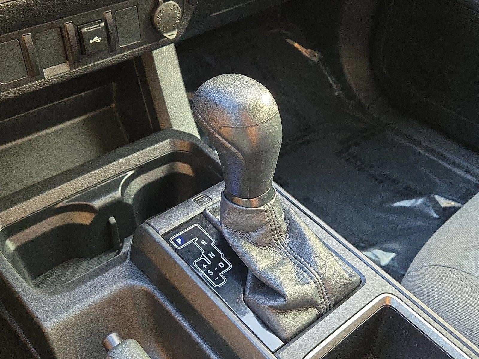 2022 Toyota Tacoma 2WD 2WD SR Double Cab 5' Bed I4 AT (GS)