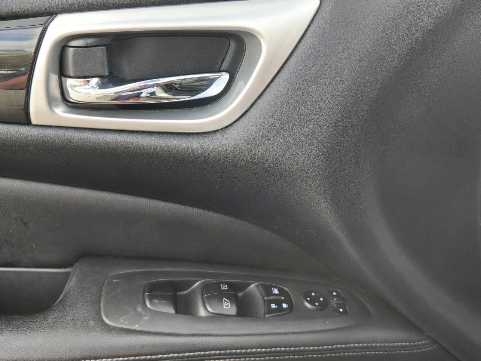 2018 Nissan Pathfinder FWD SV