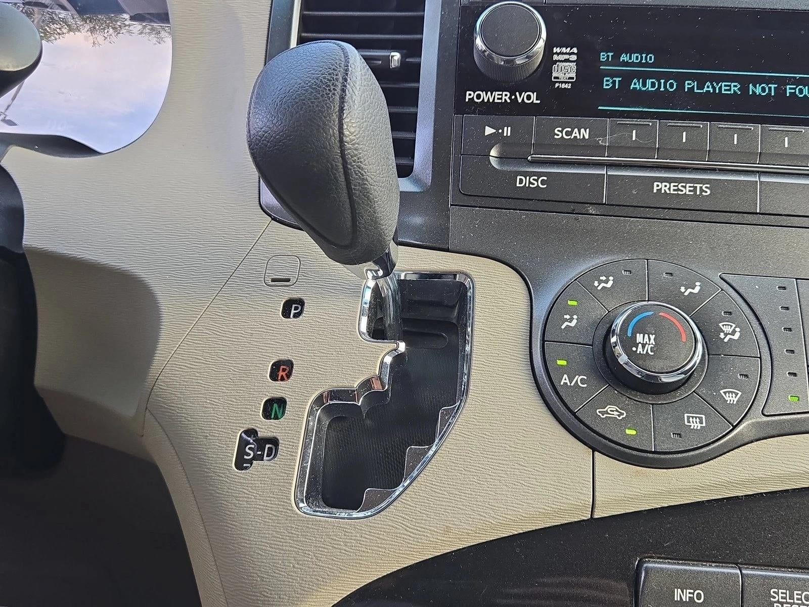 2011 Toyota Sienna 5dr 8-Pass Van V6 LE FWD (Natl)