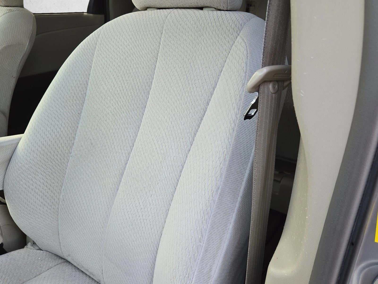 2011 Toyota Sienna 5dr 8-Pass Van V6 LE FWD (Natl)