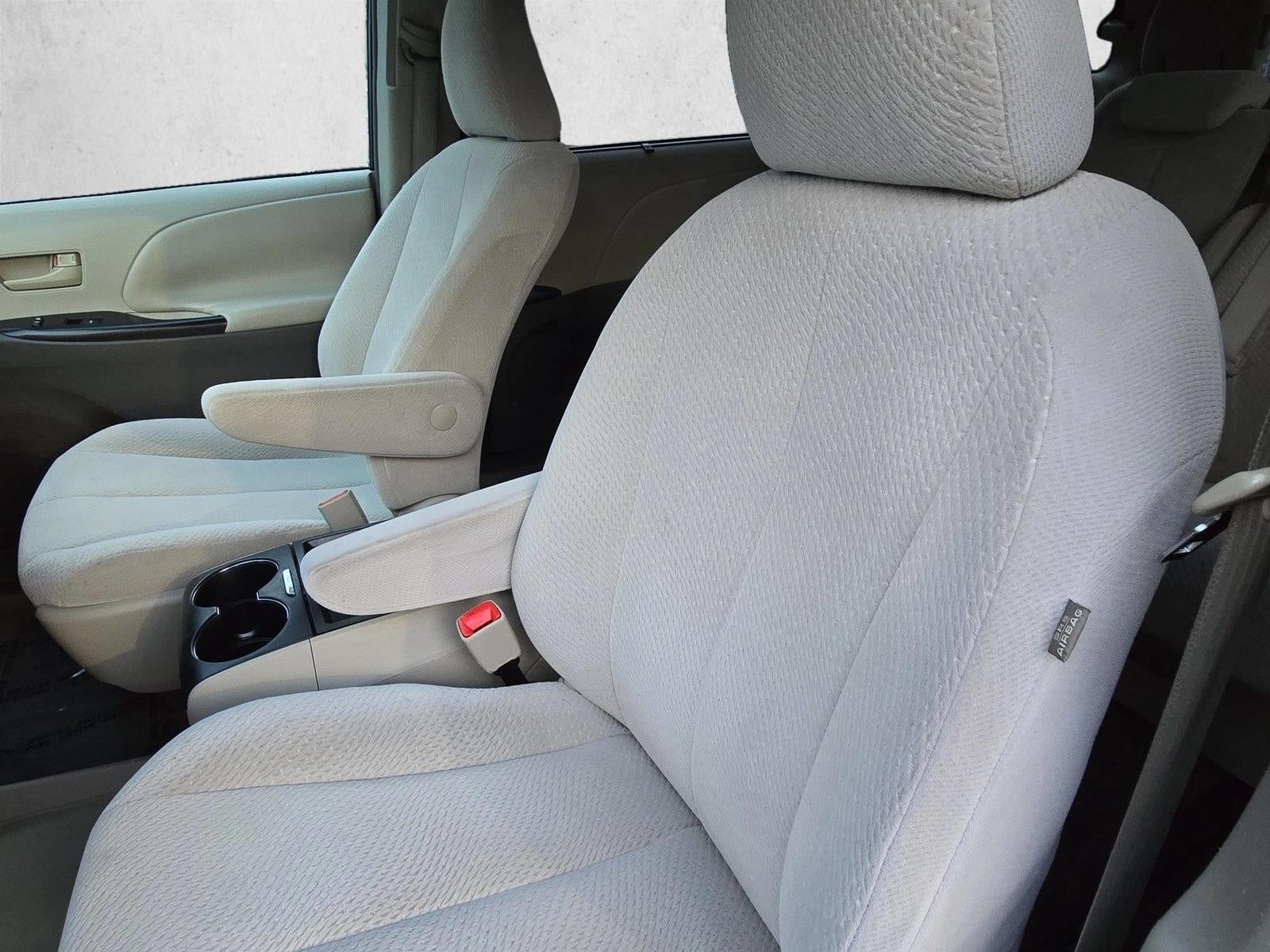 2011 Toyota Sienna 5dr 8-Pass Van V6 LE FWD (Natl)