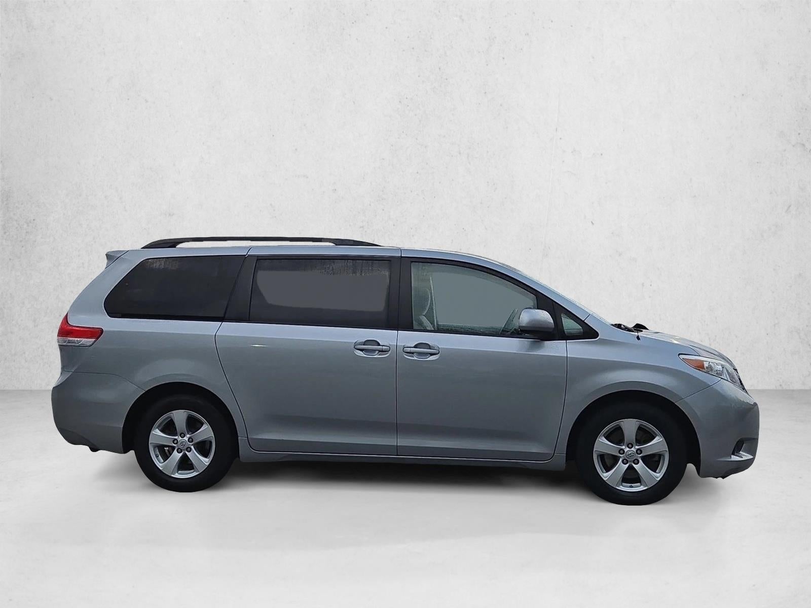 2011 Toyota Sienna 5dr 8-Pass Van V6 LE FWD (Natl)