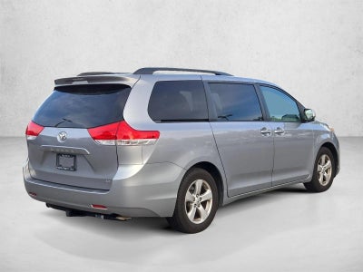 2011 Toyota Sienna 5dr 8-Pass Van V6 LE FWD (Natl)