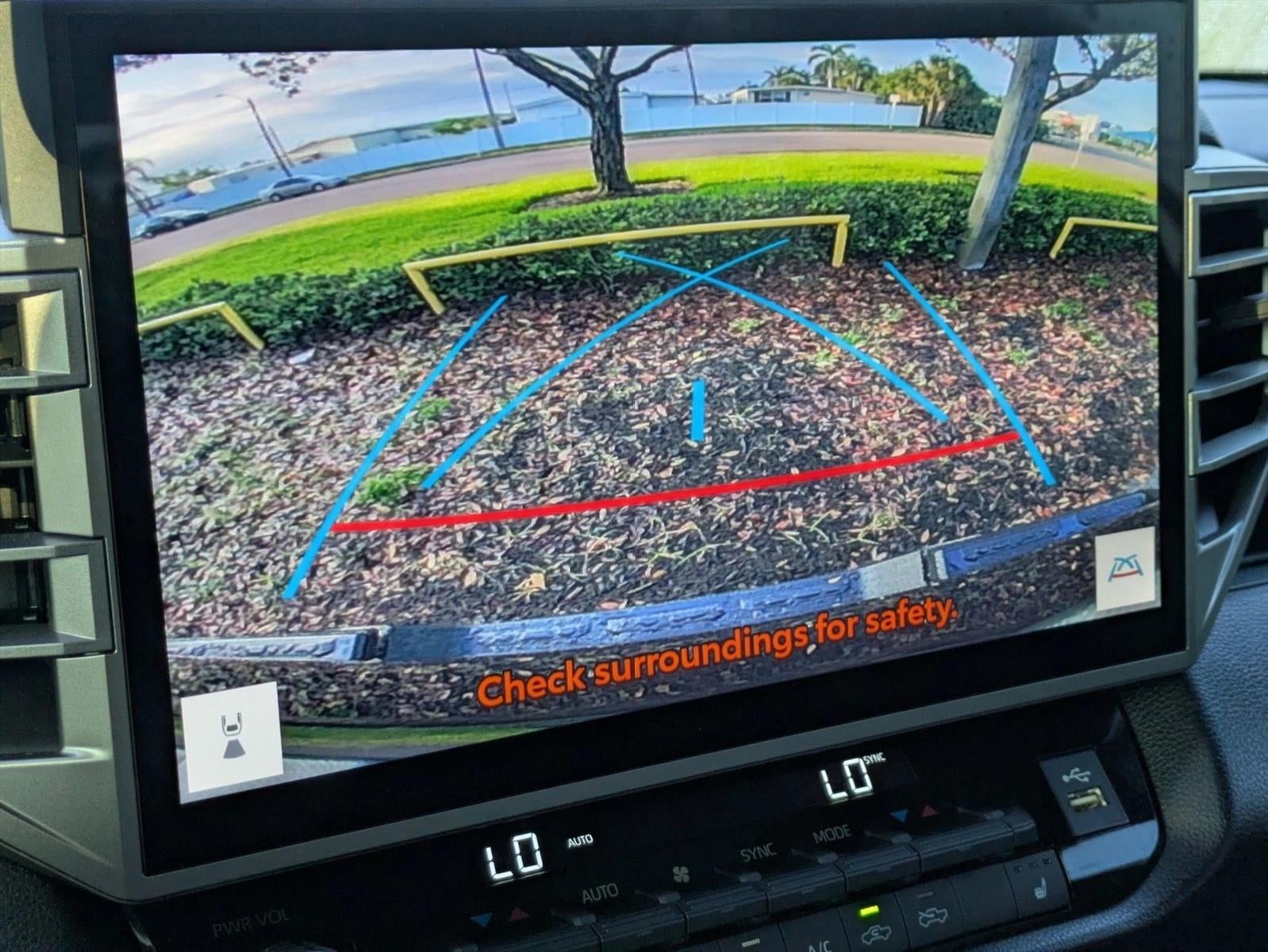 2025 Toyota Tundra 4WD 4WD SR5 CrewMax 5.5' Bed (Natl)