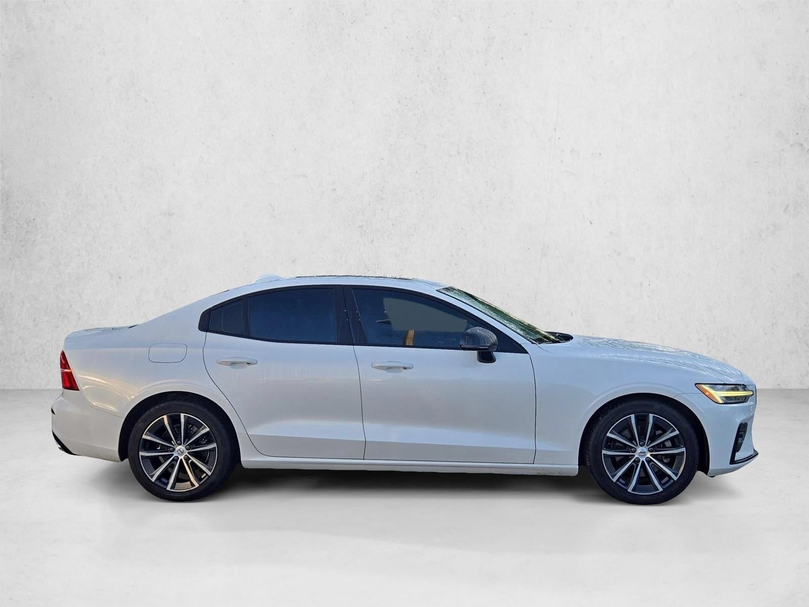 2021 Volvo S60 T5 FWD Momentum