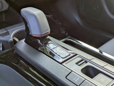 2025 Toyota Prius Plug-In Hybrid SE (Natl)
