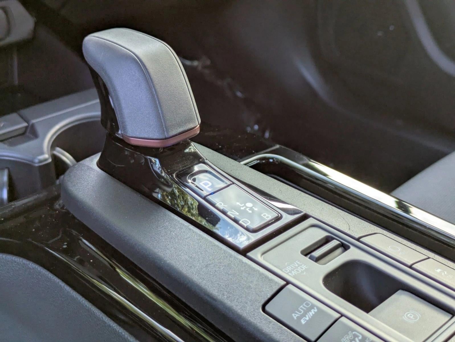 2025 Toyota Prius Plug-In Hybrid SE (Natl)