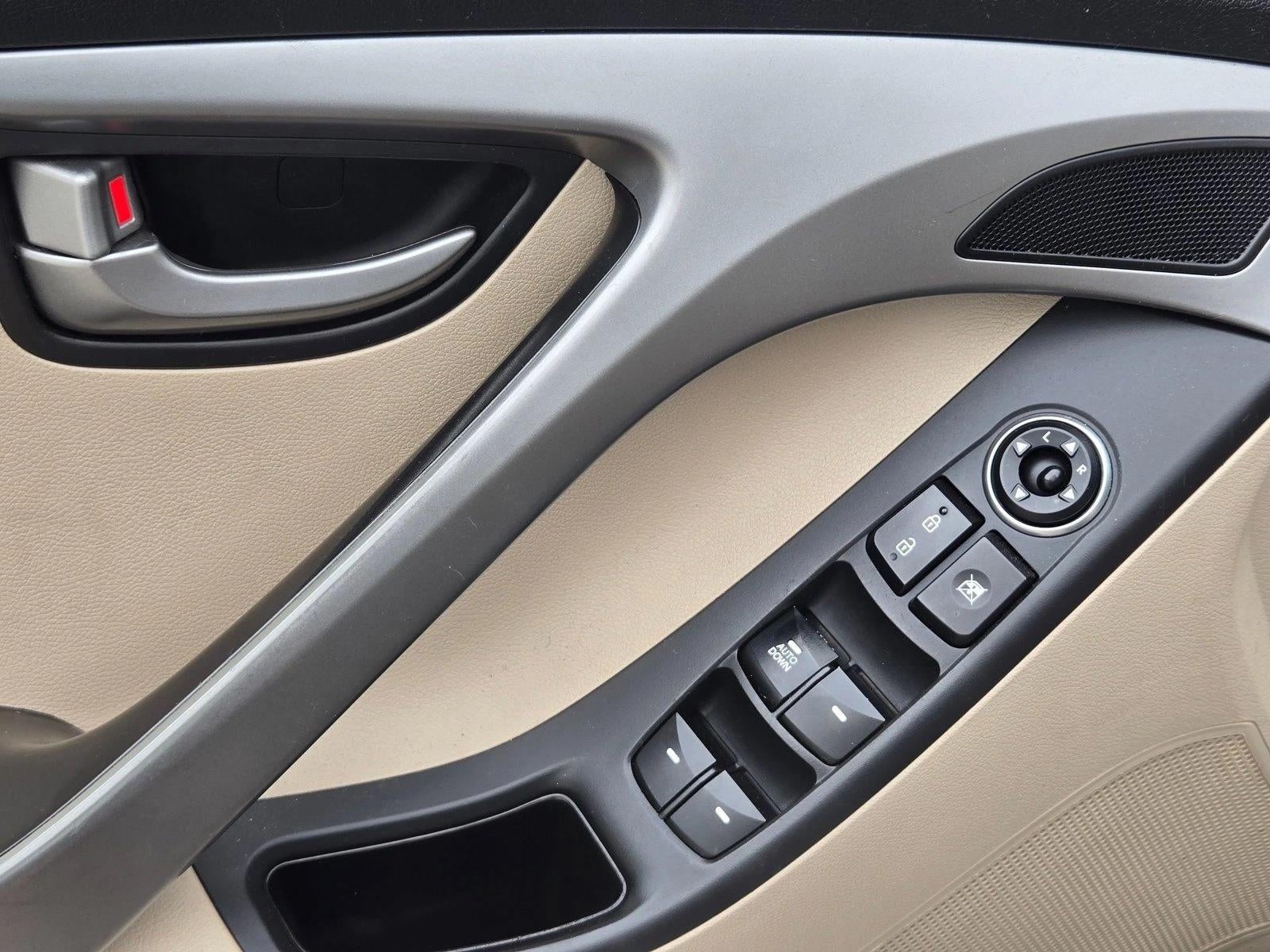 2016 Hyundai ELANTRA 4dr Sdn Auto SE