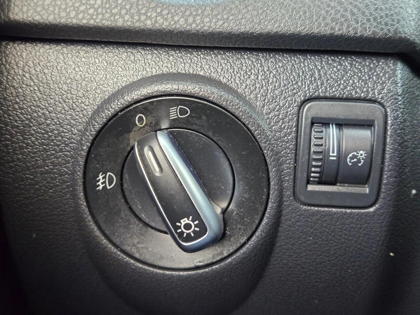 2013 Volkswagen Tiguan 2WD 4dr Auto S