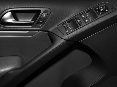 2013 Volkswagen Tiguan 2WD 4dr Auto S