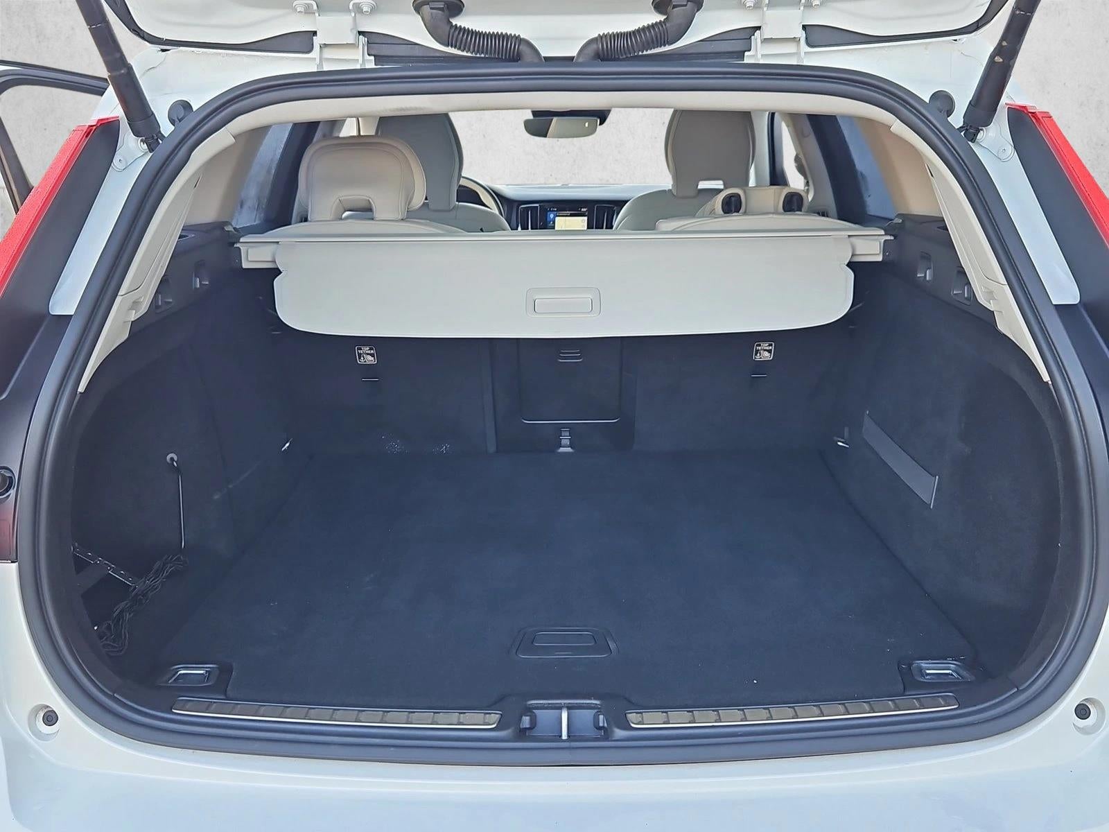 2020 Volvo V60 T5 FWD Momentum
