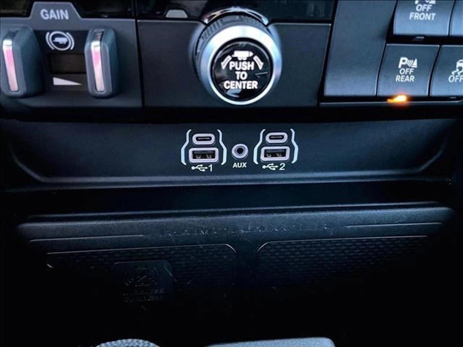 2025 RAM 1500 Big Horn 4x4 Crew Cab 5'7" Box