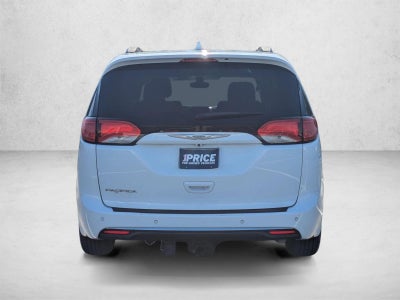 2017 Chrysler Pacifica Touring-L FWD