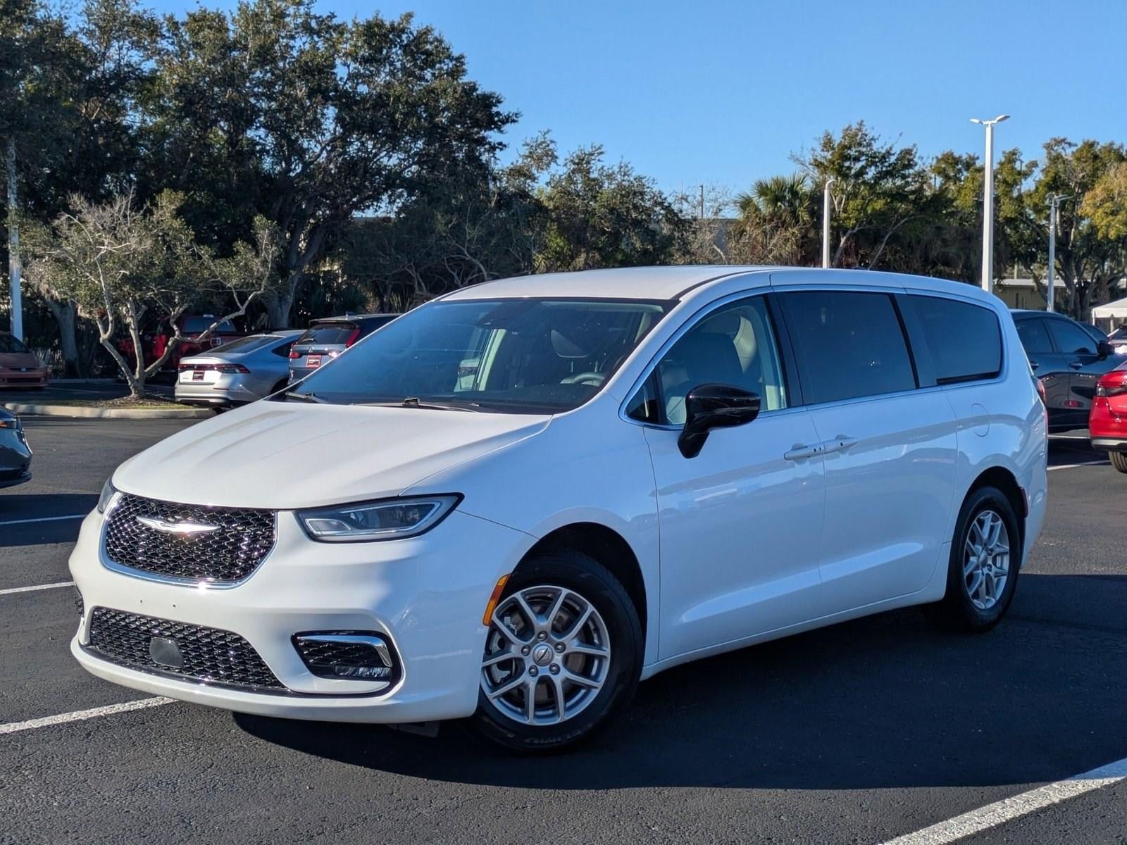 2024 Chrysler Pacifica Touring L FWD