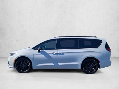 2025 Chrysler Pacifica Limited FWD