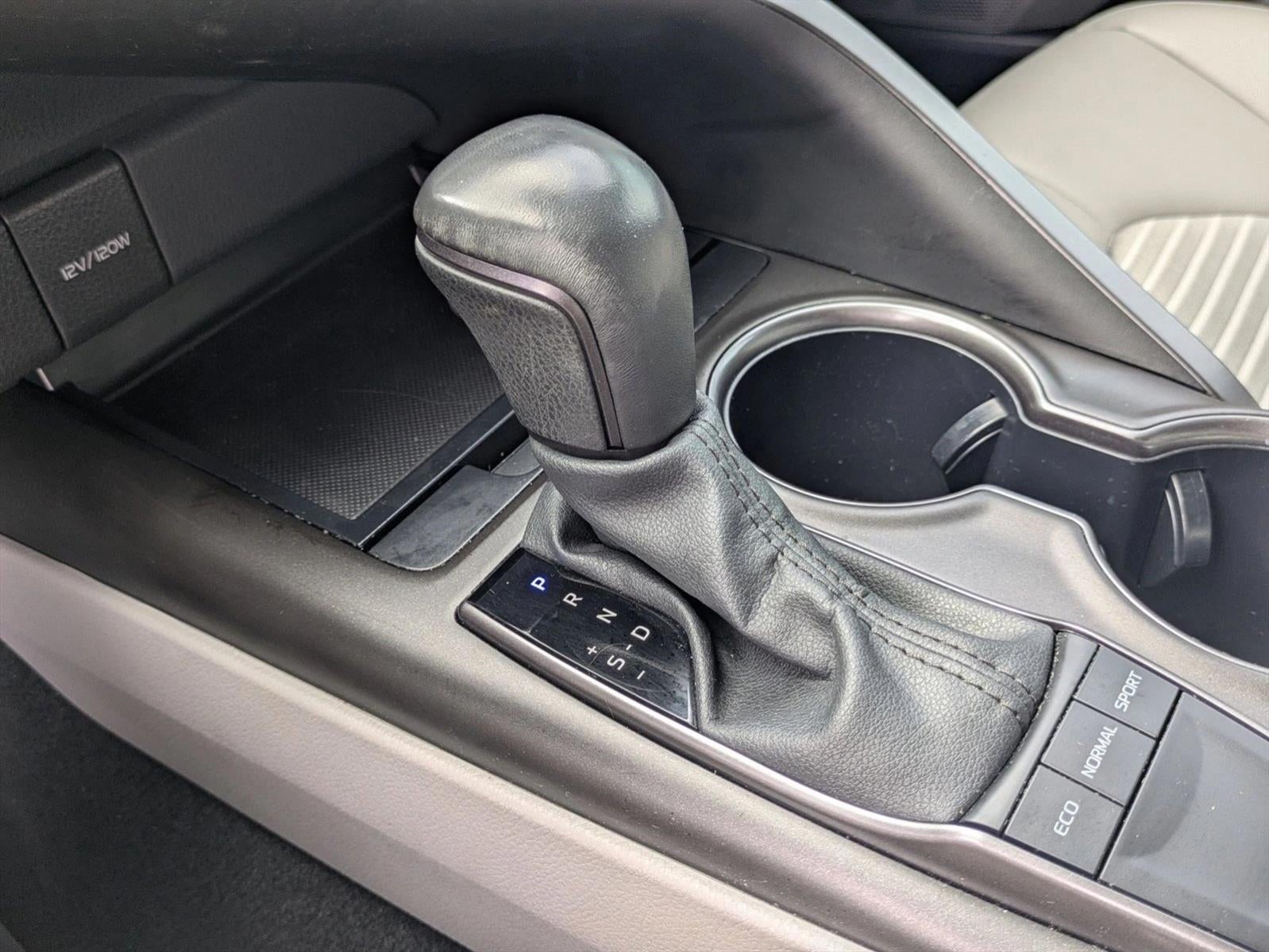 2024 Toyota Camry SE Auto (SE)