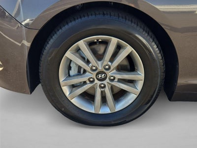 2015 Hyundai SONATA 4dr Sdn 2.4L SE