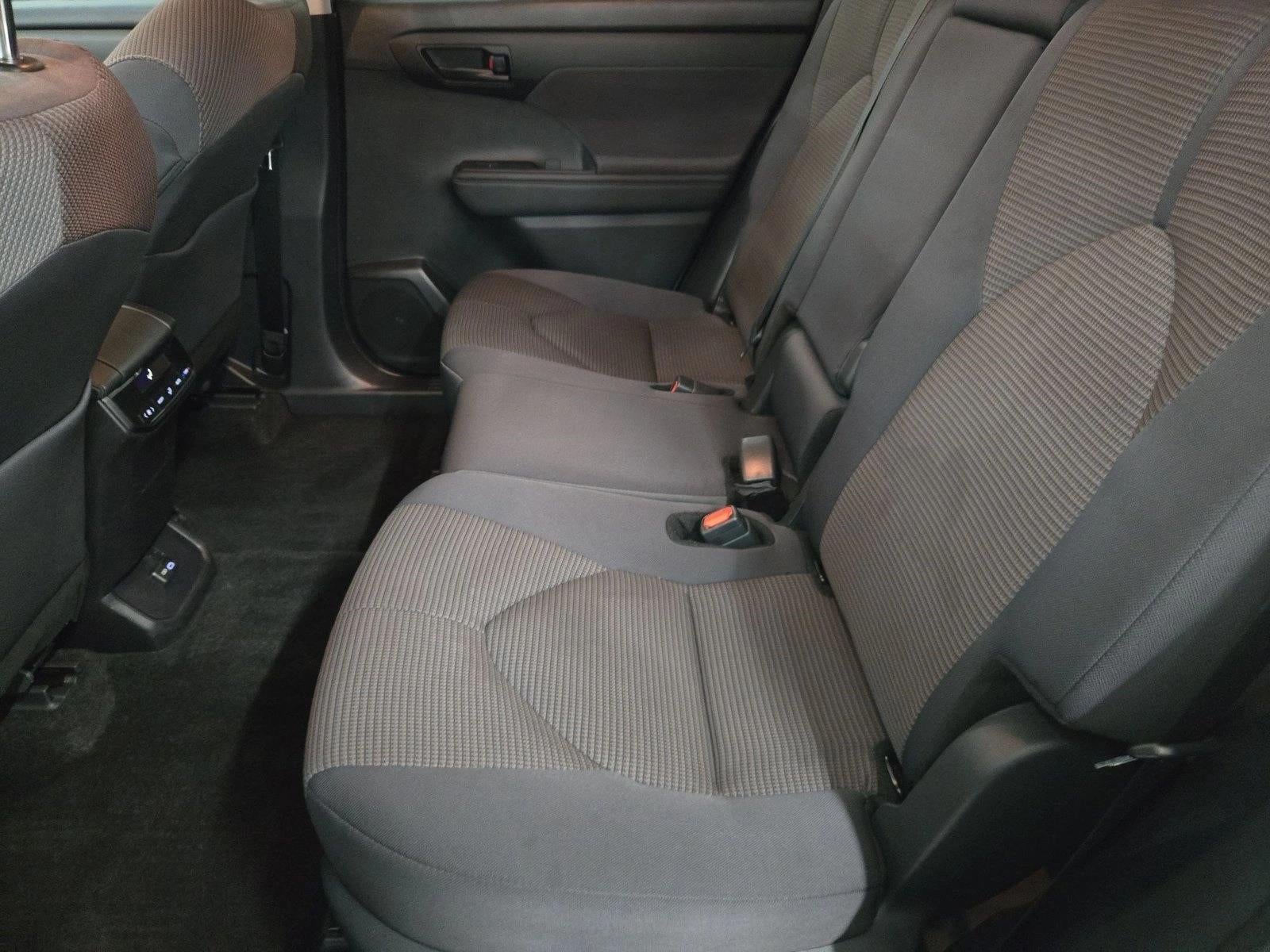2024 Toyota Highlander LE FWD (Natl)