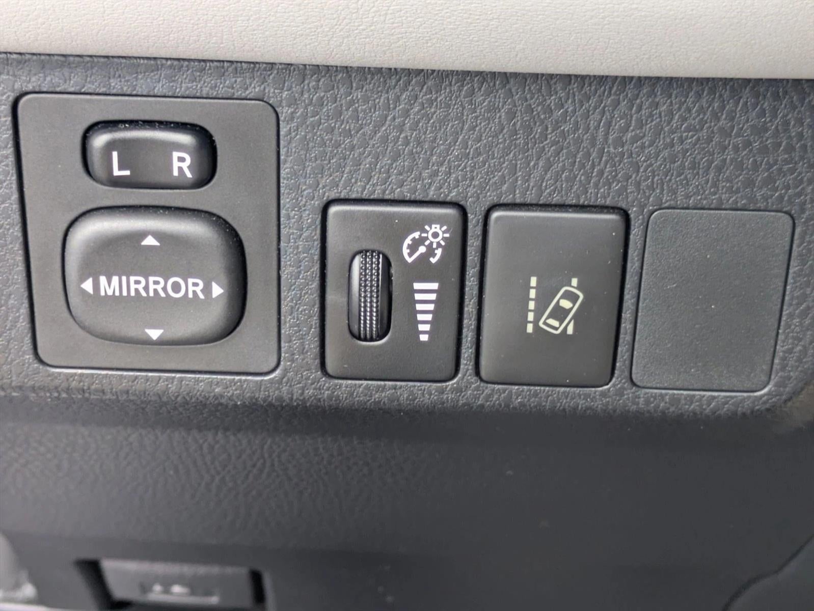 2017 Toyota RAV4 XLE FWD (GS)
