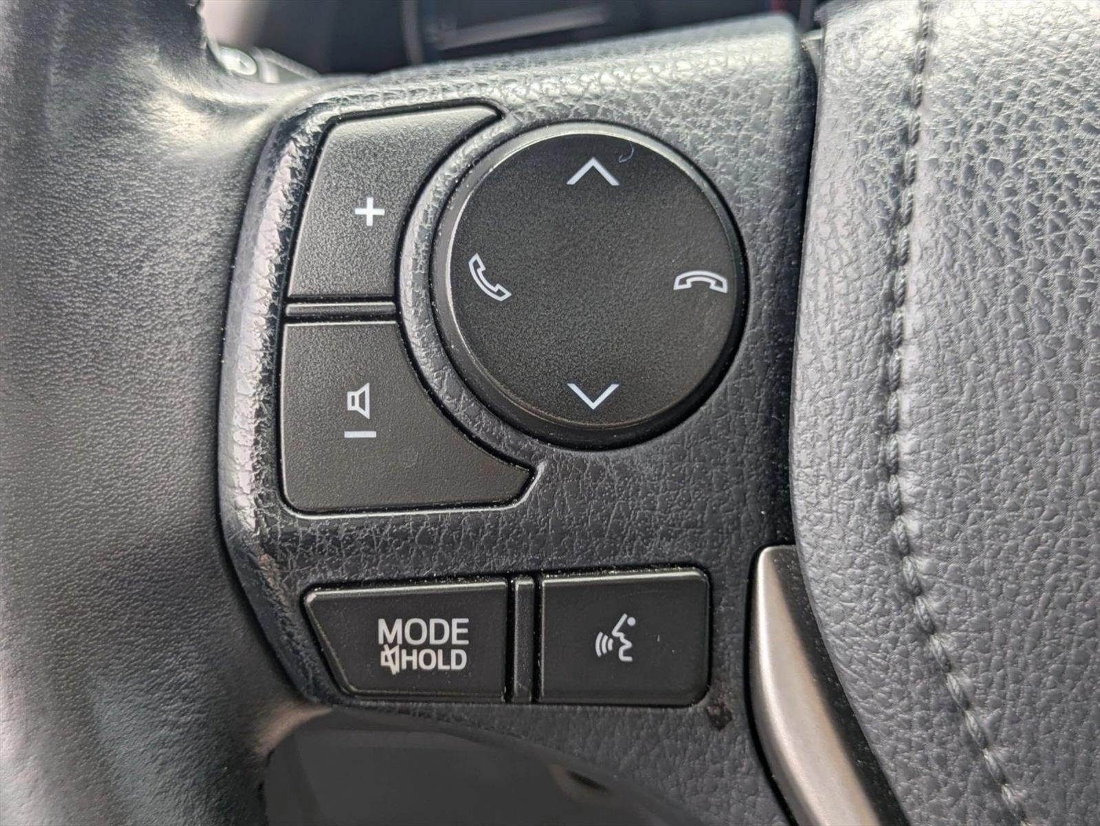 2017 Toyota RAV4 XLE FWD (GS)