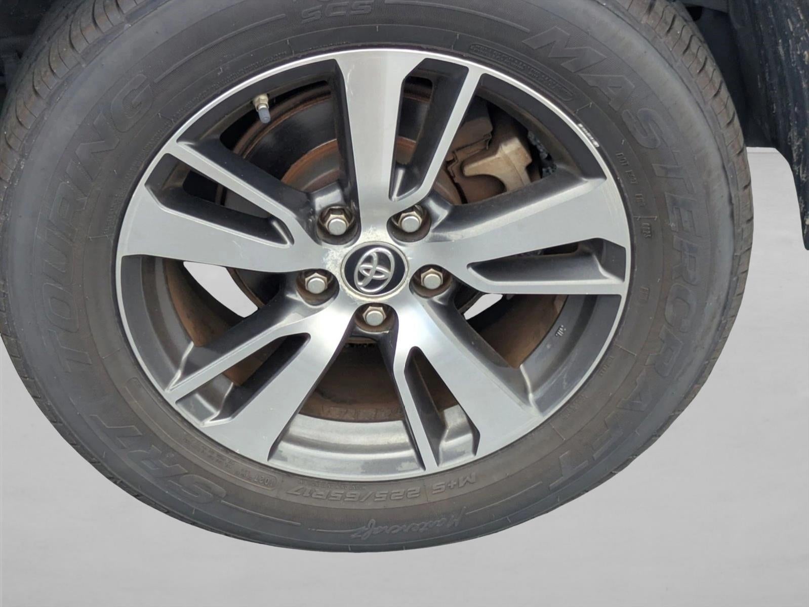 2017 Toyota RAV4 XLE FWD (GS)