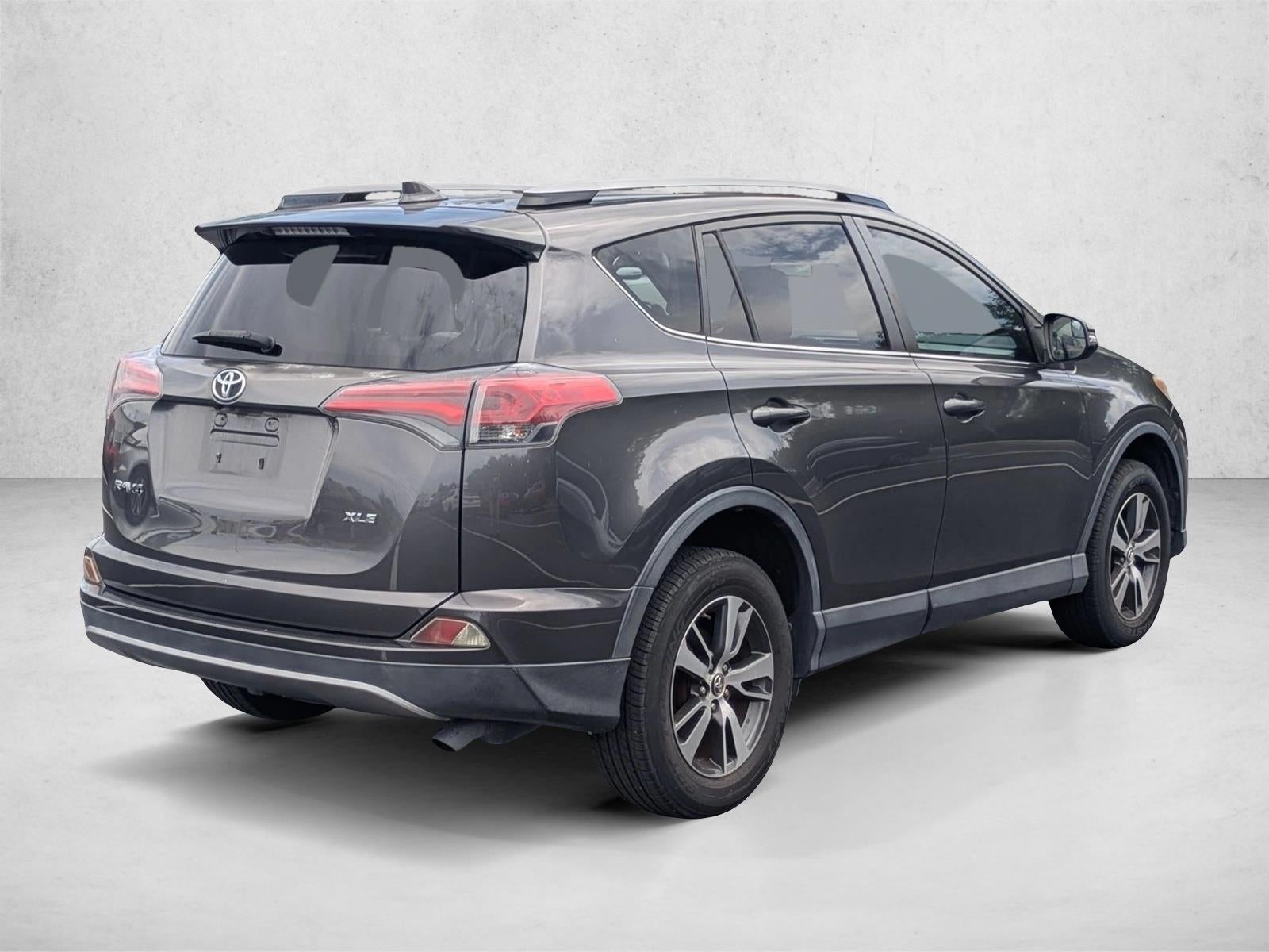 2017 Toyota RAV4 XLE FWD (GS)