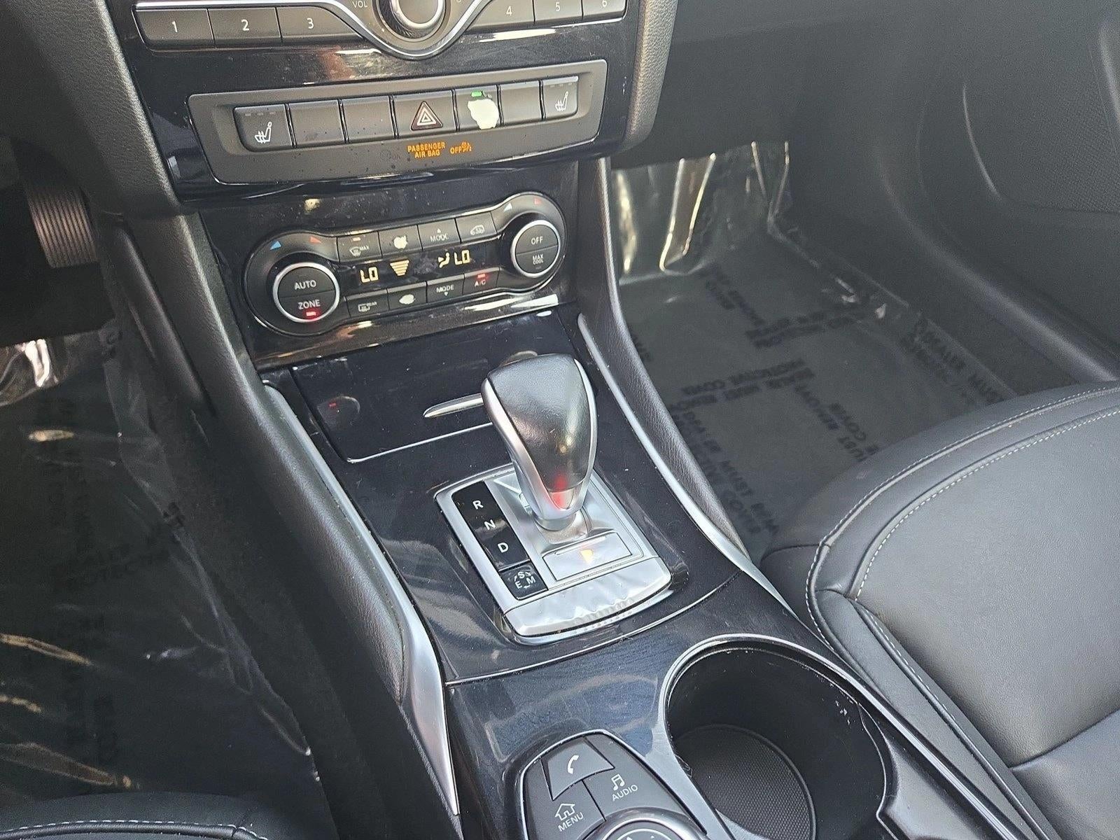 2017 INFINITI QX30 Luxury FWD