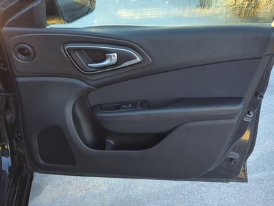 2015 Chrysler 200 4dr Sdn Limited FWD