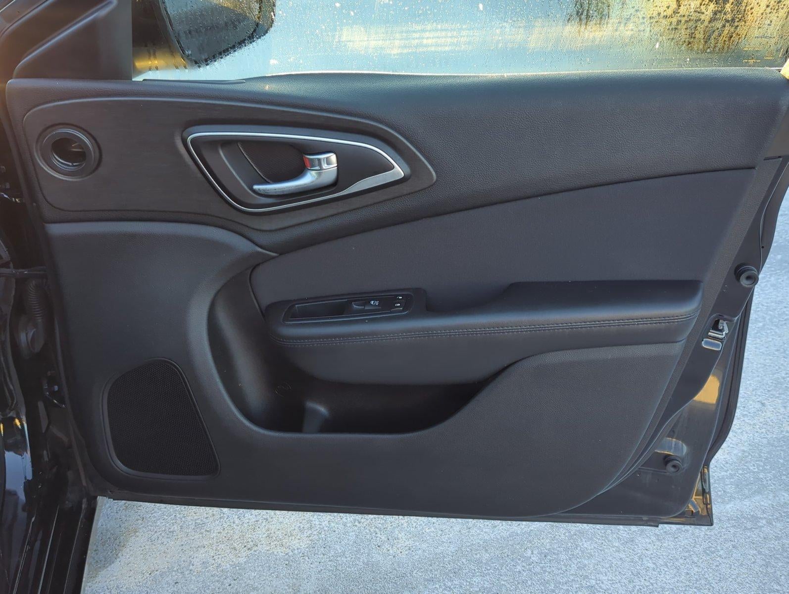 2015 Chrysler 200 4dr Sdn Limited FWD